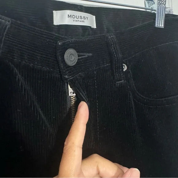 New Moussy‎ Vintage Black Corduroy Jean Size 26
